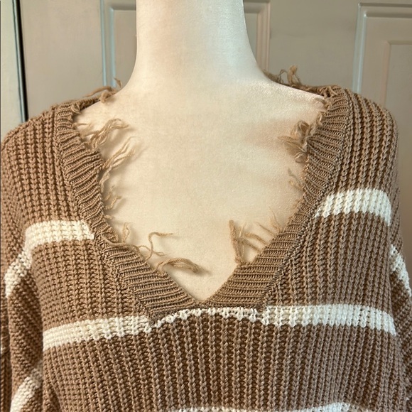 Rue21 V-Neck Sweater Tan and White Ribbed Knit - Picture 2 of 6